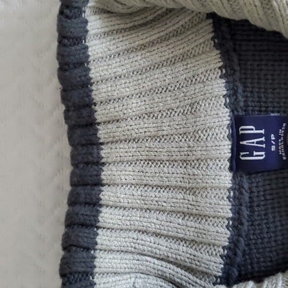 Men's Sweater - Picture 4 of 6